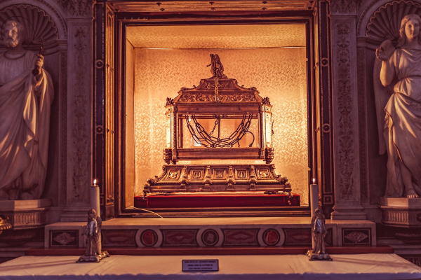 Chaînes de Saint-Pierre dans la Basilique